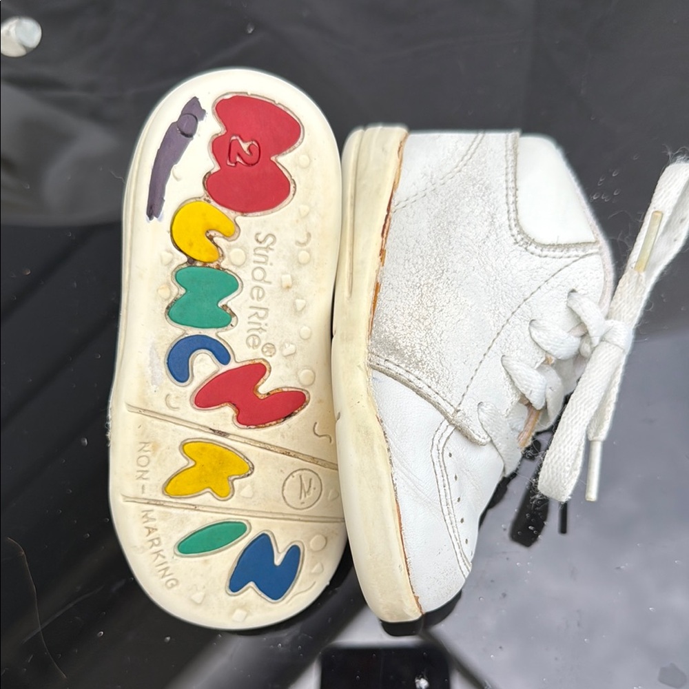 Stride Rite White Sneakers Classic Design - Picture 4 of 5